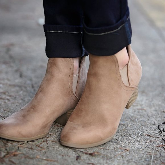 Tan ankle booties with heel - Picture 2 of 3